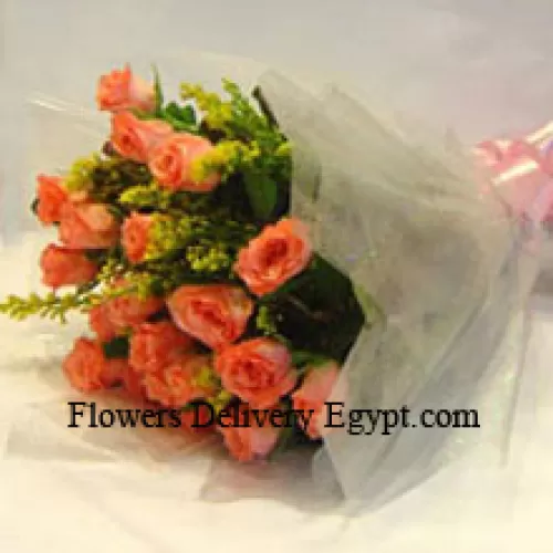 Bouquet de 18 roses orange avec des garnitures saisonnières